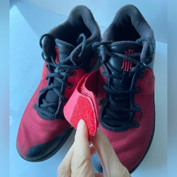 Nike Kyrie  Flytrap Mens red/ Black Basketball Shoes Sz 8 - Picture 9 of 12